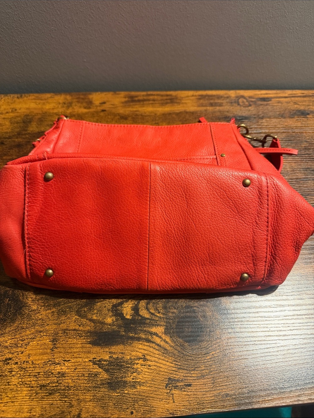 AMERICAN LEATHER CO Shoulder Bag - Sleek Everyday Carry - Picture 10 of 11